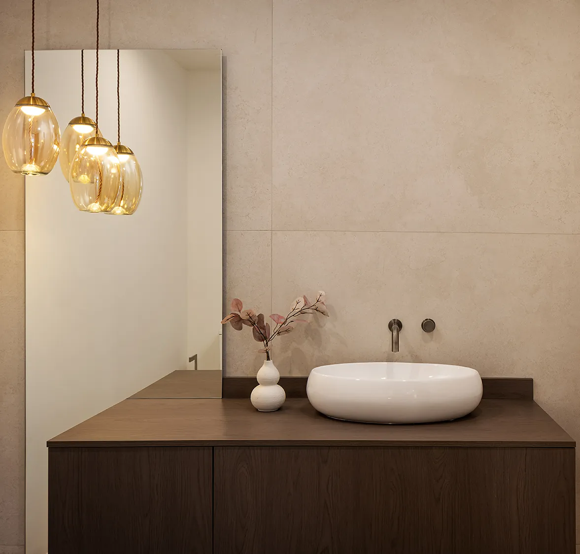 Minimal Vessel Vanity